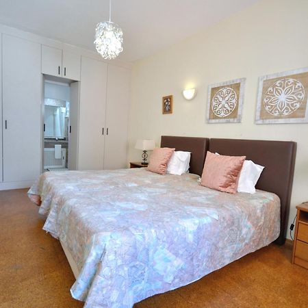 Walking Distance To The Centre - Snooker Table - Private Pool - 5 Bedrooms Quarteira Exterior foto