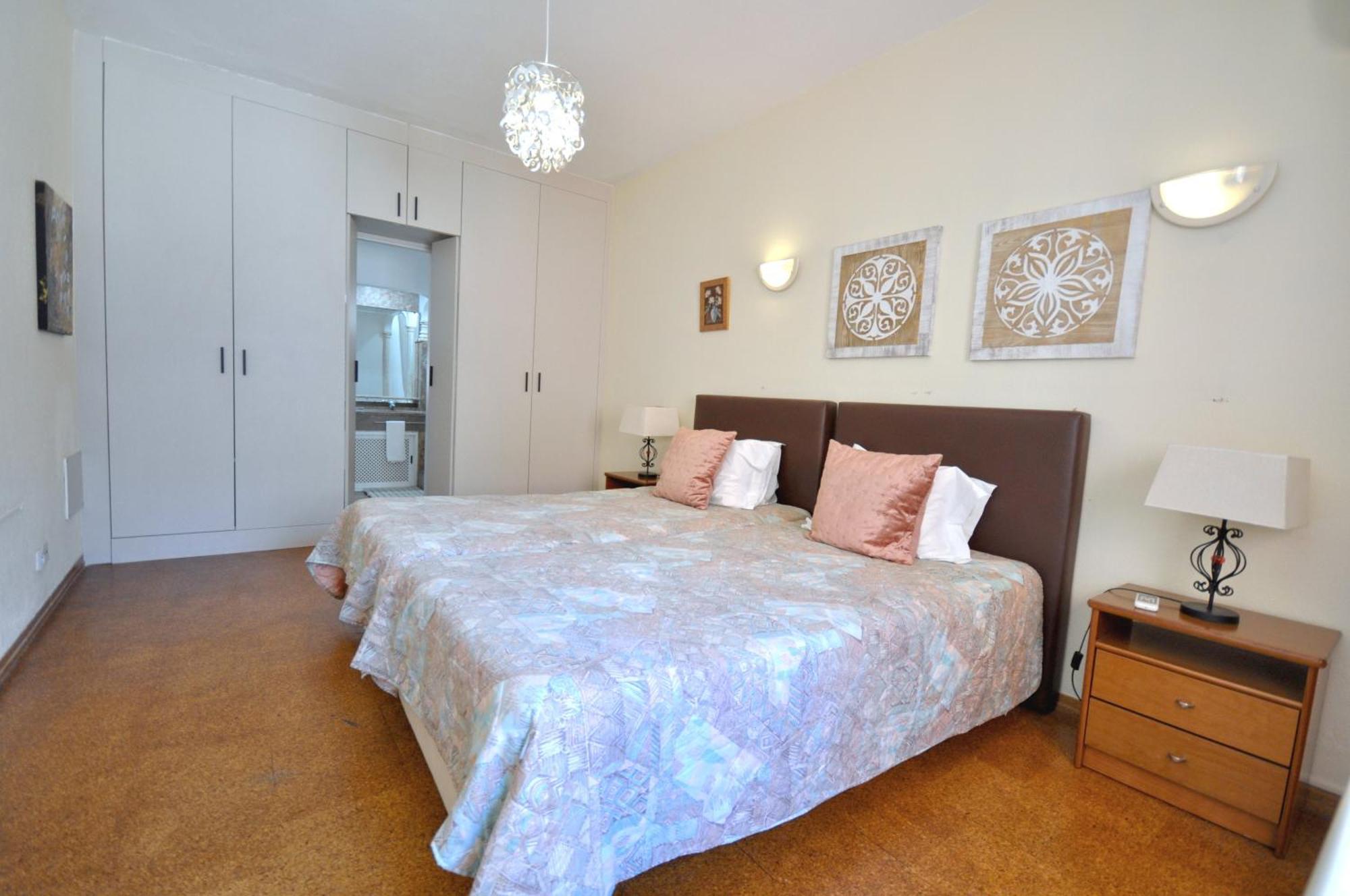 Walking Distance To The Centre - Snooker Table - Private Pool - 5 Bedrooms Quarteira Exterior foto